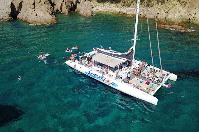 Catamaran ride -Costa Brava with barbecue and drinks. Familiar. - The Sum Up