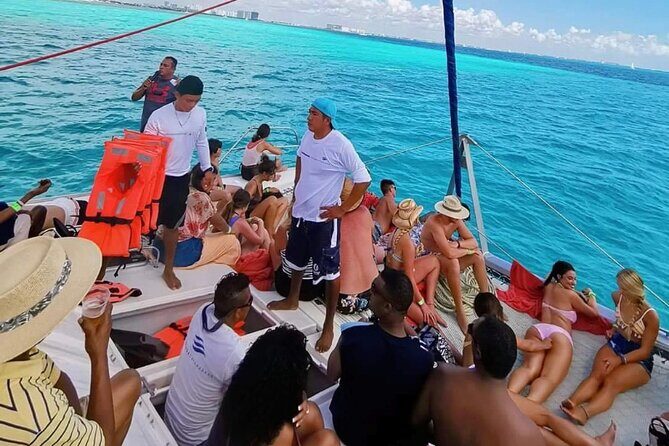 Catamaran Sailing through Caribbean Sea to Isla mujeres - Who Will Love This Tour?