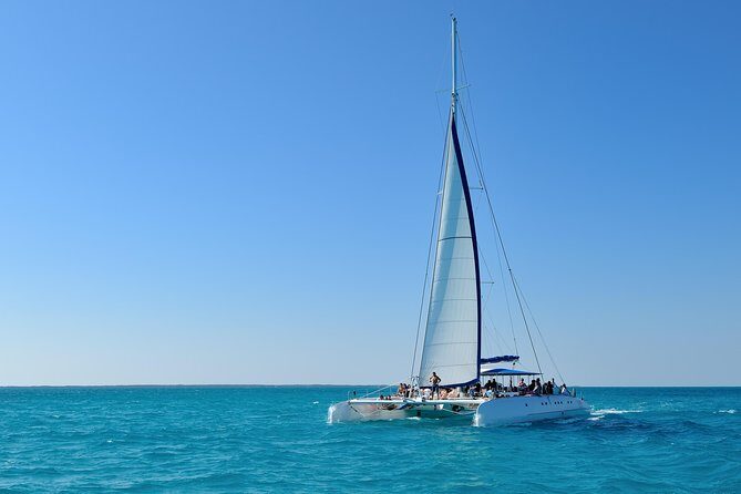 Catamaran Sailing to isla mujeres open bar included - Key Points