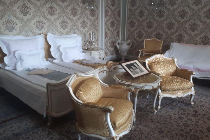 Ceausescu Villa - fast track tickets and guide - Authenticity and Experience Value