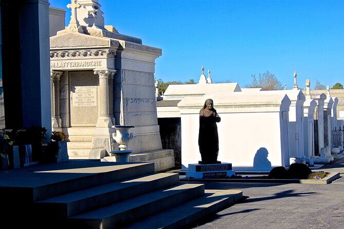 Cemetery Tour New Orleans - An In-Depth Look at the Cemetery Tour