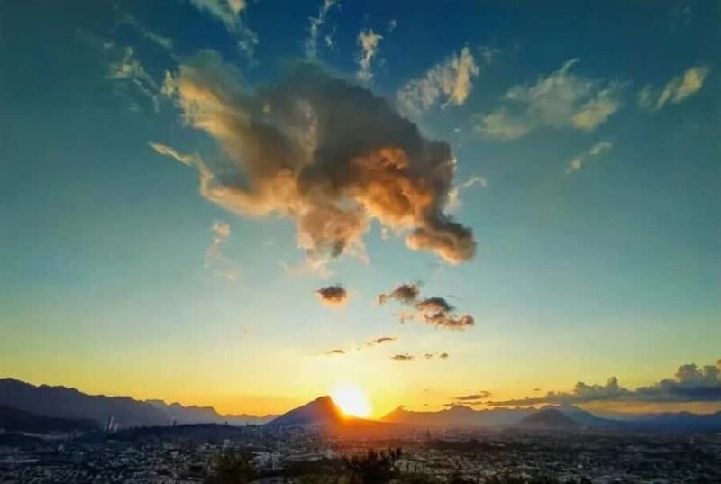 Cerro de la Silla Viewpoint: Hike to the Cable Car - A Closer Look at the Experience