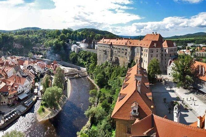 Cesky Krumlov Day Trip from Prague to Vilshofen - The Castle Tour
