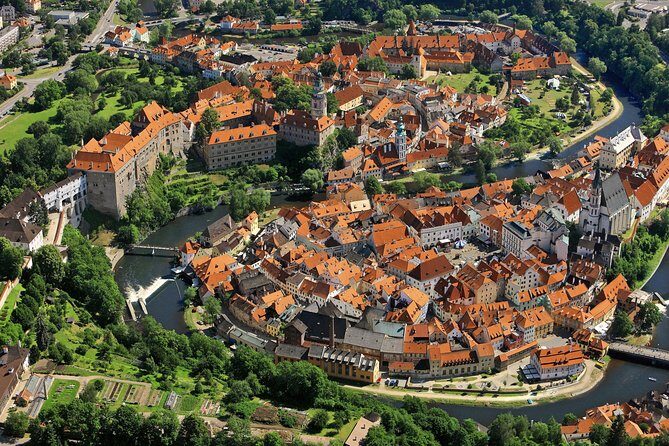 Cesky Krumlov Full day tour from Prague and back - Exploring Cesky Krumlov from Prague: An Honest Review of the Full-Day Tour