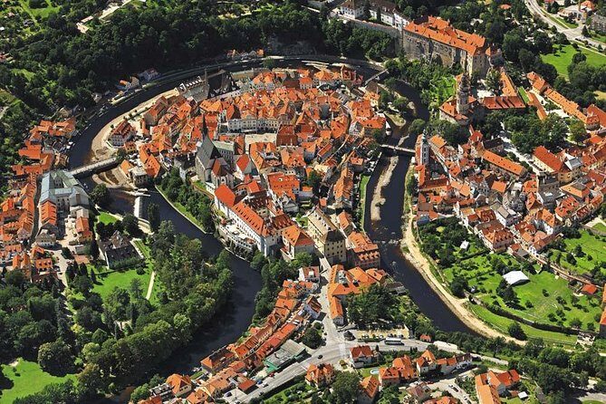 Cesky Krumlov Full day tour from Prague and back - Key Points