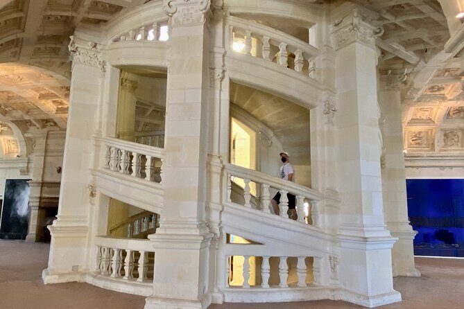 Chambord, Chenonceau, Da Vinci Castle Small group Trip from Paris - The Practical Side: What to Expect