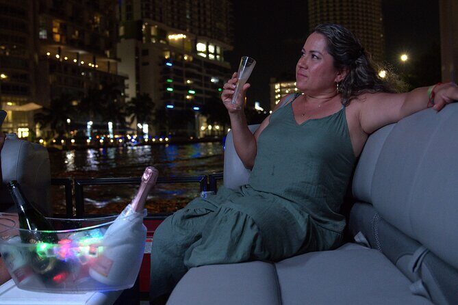 Champagne City Lights Boat Tour with Photoshoot - FAQ