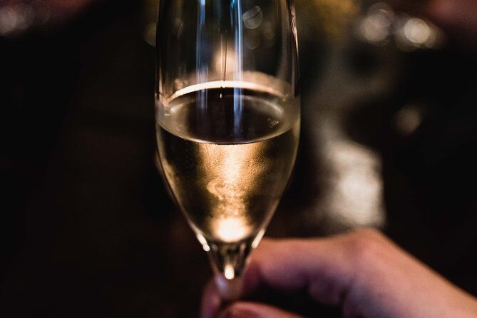 Champagne Tasting in Paris - An In-Depth Look at the Champagne Tasting Experience