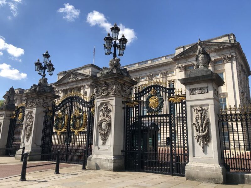 Changing of the Guard and Buckingham Palace Entry Ticket - The Experience from a Review Perspective