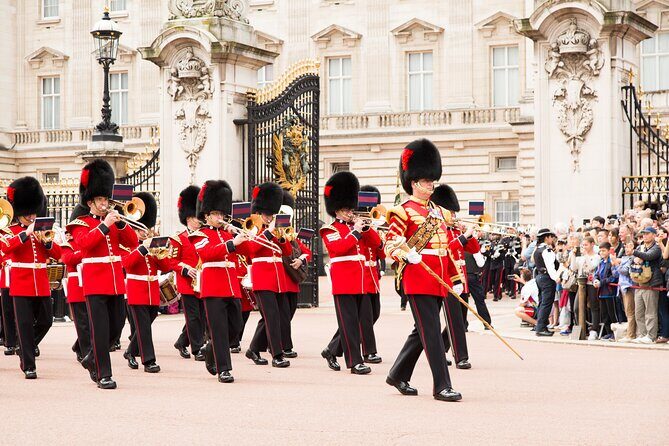 Changing of the Guard Guided Tour at Buckingham Palace - Introducing the Changing of the Guard Guided Tour at Buckingham Palace