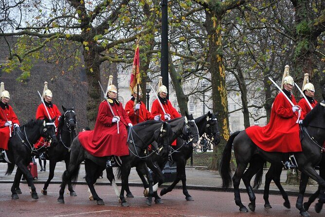 Changing of the Guard Guided Walking Tour in London - The Sum Up