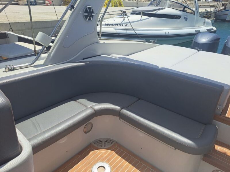 Chania: Full-Day Santorini Private Cruise with Visit to Oia - A detailed look into the Santorini private cruise from Chania