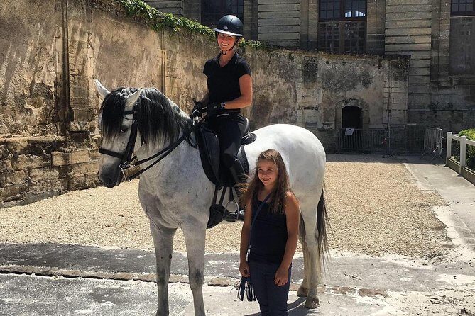 Chantilly Tour: Great Stables and Renaissance Meal from Paris - Exploring the Château de Chantilly: Art, Manuscripts, and Gardens