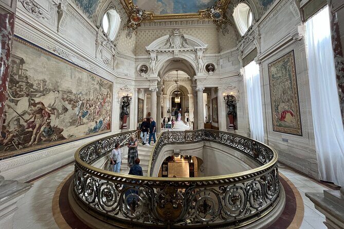 Chantilly Tour: Great Stables and Renaissance Meal from Paris - Transportation and Practical Details