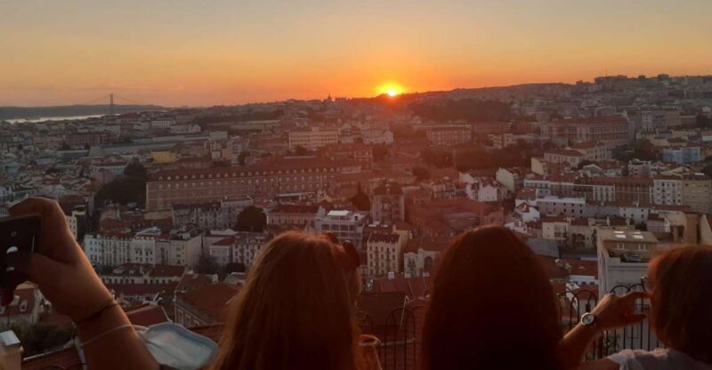 Chaparru's Lisbon Essentials 5 H Tuk Tuk Tour - Key Points