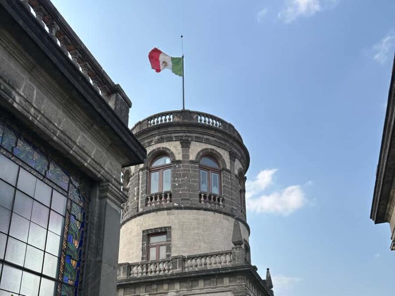 Chapultepec Castle: Private tour with local guide, tickets included - The Allure of Chapultepec Castle