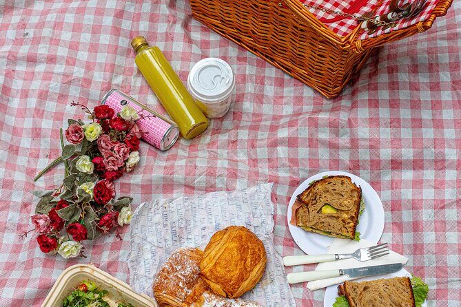 Chapultepec Walking Tour and Picnic - Key Points