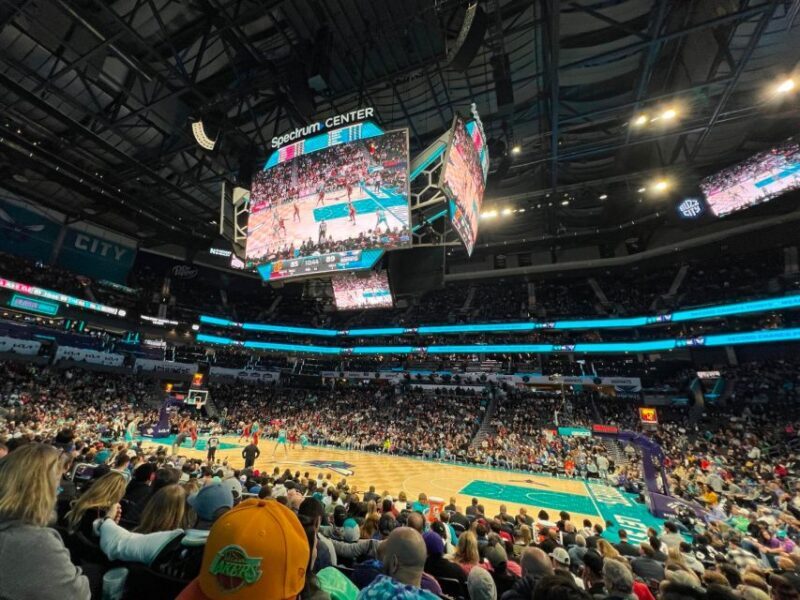 Charlotte: Charlotte Hornets Basketball Game Ticket - What to Expect at the Spectrum Center for a Hornets Game