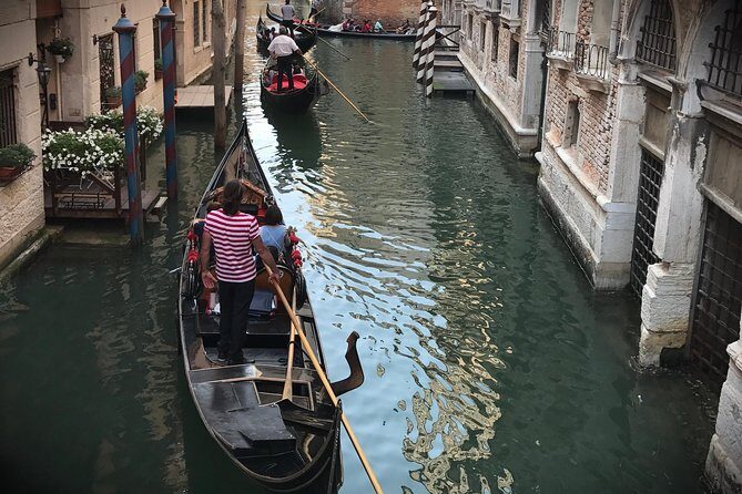 Charming Gondola Ride on the Grand Canal & Gondola Gallery - Who Is This Tour Best For?