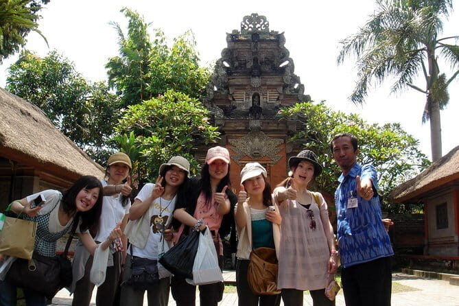 Charter a car with driver in Bali - An In-Depth Look at the Bali Car Charter Experience