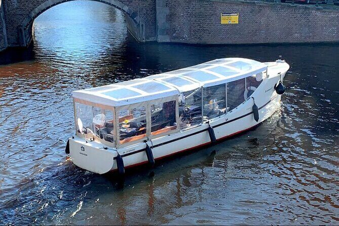 Cheese and wine cruise: Savor Amsterdams beauty and flavors - An In-Depth Look at the Cheese and Wine Canal Cruise in Amsterdam