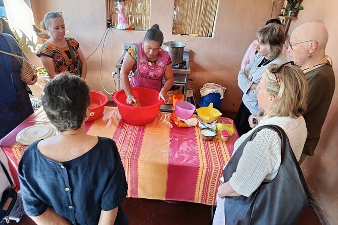 Cheese, contemporary art and paper workshop in the Etla Valley - Key Points