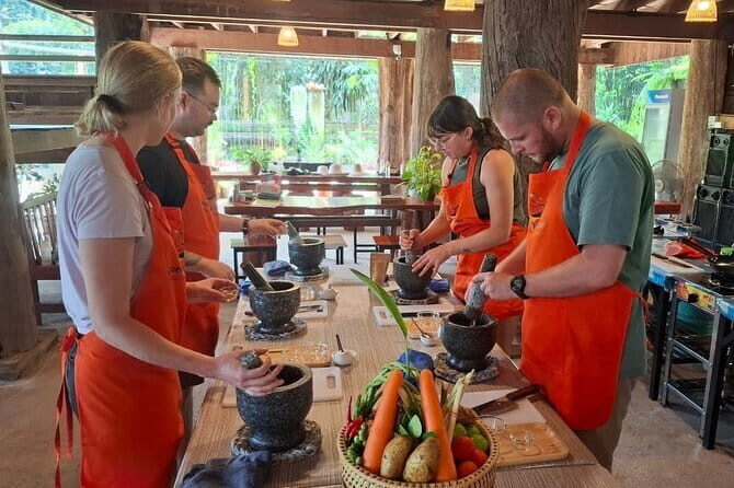 Chiang Mai Lanna Thai Cooking Class with Mae Malai Market - Key Points