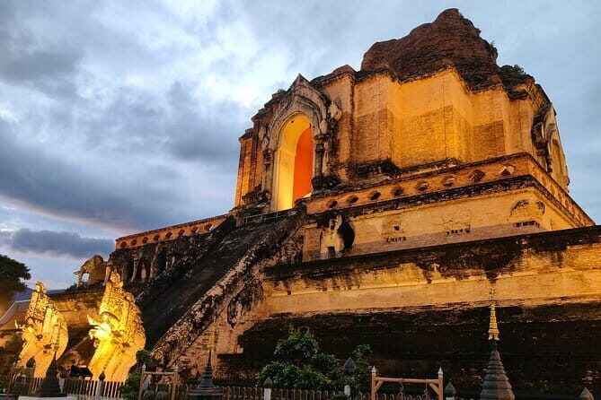 Chiang Mai Old City & Temples 3 hour Twilight Walking Tour - Key Points