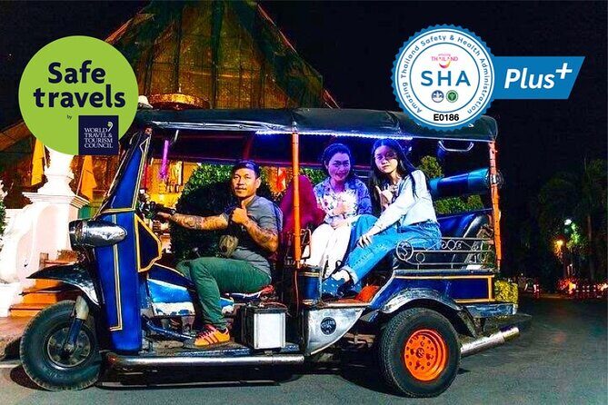 Chiang Mai Sunlight Moonlight : Cultural Tuk Tuk Experience - Chiang Mai Gate Night Market — Evening Vibes and Local Bites