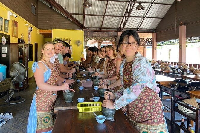 Chiang Mai Thai Cooking Market Tour with Lakeside Pavilions - Authenticity and Quality: What Travelers Are Saying