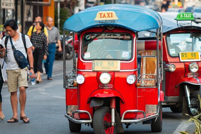 Chiang Mai Tuk Tuk Evening Tour with Temples & Street Foods - What Makes This Tour Stand Out?