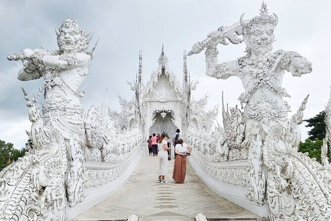 Chiang Rai Famed Temples and Golden Triangle Tour from Chiang Mai - FAQ