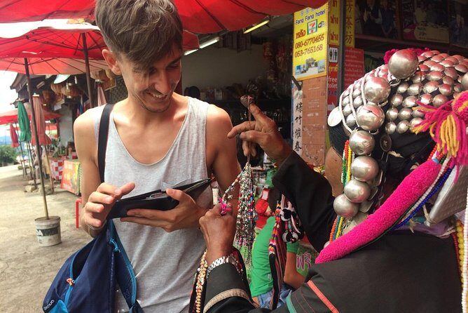 Chiang Rai, Golden Triangle and Long Neck Karen - Mae Sai – Cross the Border