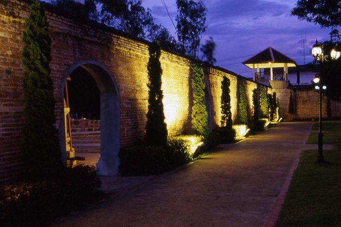 Chiang Rai Night Adventure: Dinner, Cultural Show & Trishaw Ride - Key Points
