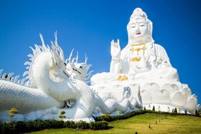Chiang Rai White, Blue, Red Temples and Long Neck 1 Day Tour - Key Points