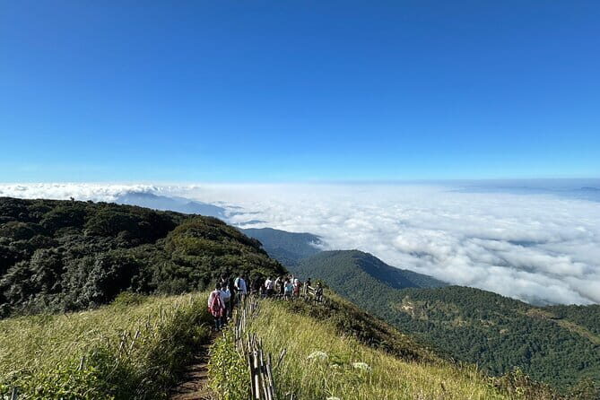Chiang Rai White Blue Red Temples with Hot Spring from Chaing Mai - FAQ