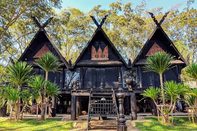 Chiang Rai White Temple, Blue Temple and more from Chiang Mai - Lunch and the Temple of Light