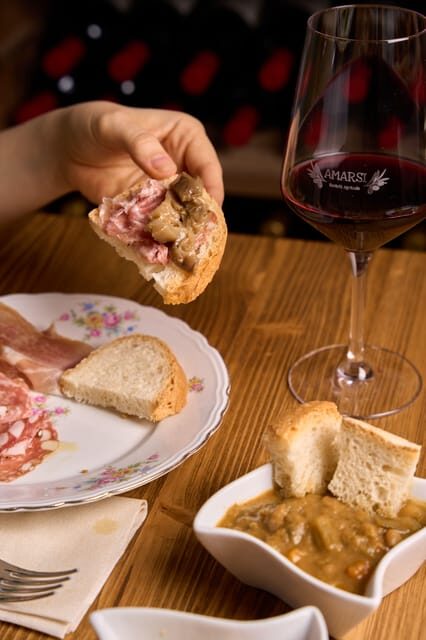 Chianni: wine and oil tasting with lunch or dinner - Exploring the Flavors of Tuscany: Wine and Oil Tasting with Lunch or Dinner