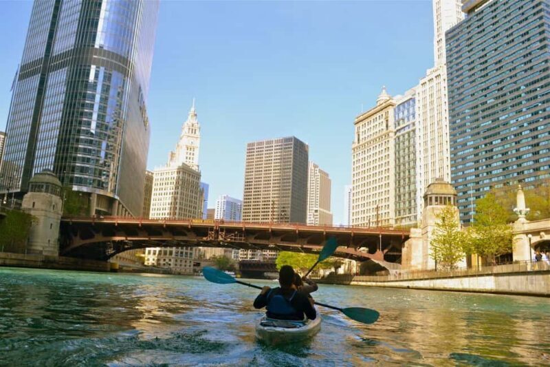 Chicago: 2-Hour Downtown Kayak Rental - A Close Look at the Chicago Downtown Kayak Tour