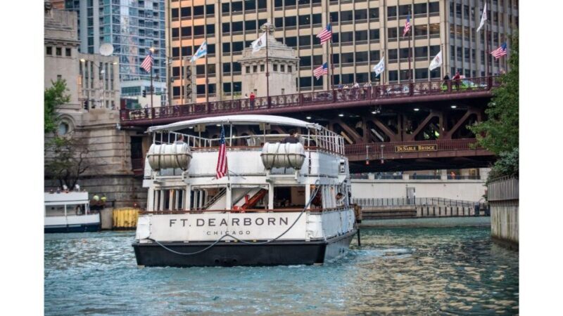 Chicago: Architecture Boat Tour with Drinks - Starting Point and Check-In