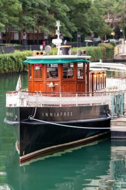 Chicago: Architecture Boat Tour with Drinks - Guides and Commentary