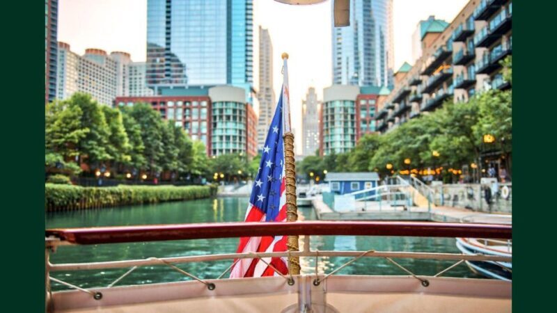Chicago: Architecture Boat Tour with Drinks - Accessibility and Convenience