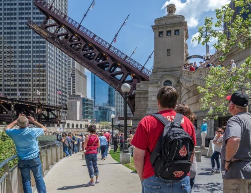 Chicago: Best of Attractions Walking Tour +Bike/Kayak Rental - Authentic Insights from Past Travelers