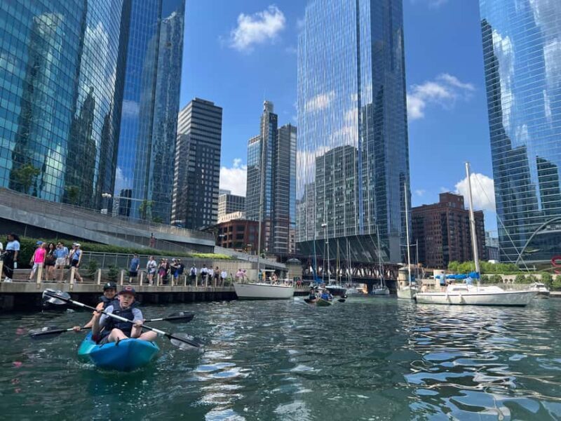 Chicago: Characters and Cons Guided Kayak Tour - Who Is This Tour Best For?