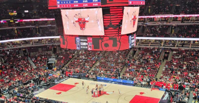 Chicago: Chicago Bulls Basketball Game Ticket - The Venue and Seating Options