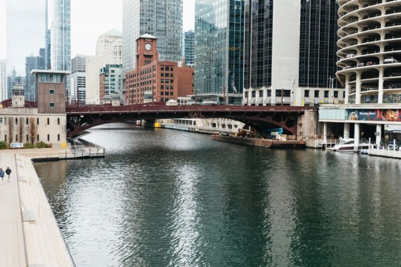 Chicago: Gangsters and Ghosts Guided Walking Tour - Who Should Book This Tour?