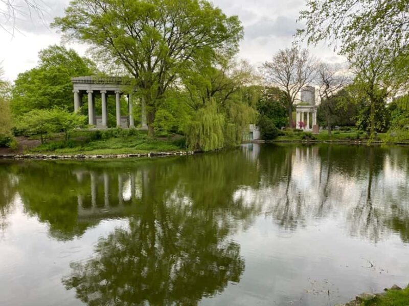 Chicago: Graceland Cemetery Guided Walking Tour - Key Points