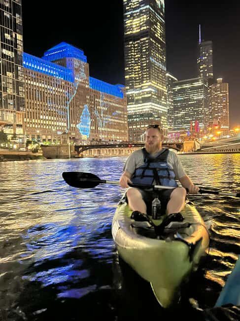 Chicago: Moonlight Paddle Tour on the Chicago River - The Experience in Detail