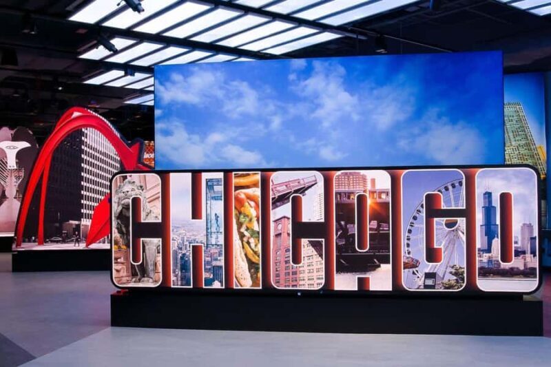 Chicago: Skydeck Ticket and Deep Dish Pizza Dinner - An In-Depth Look at the Experience