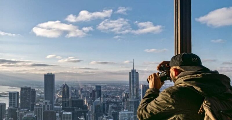 Chicago: Small Group Walking Tour with Skydeck and Boat - Key Points